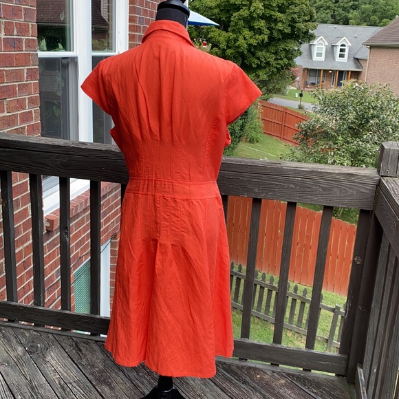 Appraisal Dress hidden button front closure. - Picture 2 of 10